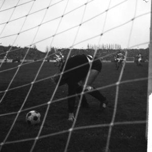 Ajax tegen Blauw-Wit 3-0, doelman Van Heeswijk verslagen, Bestanddeelnr 914-4756