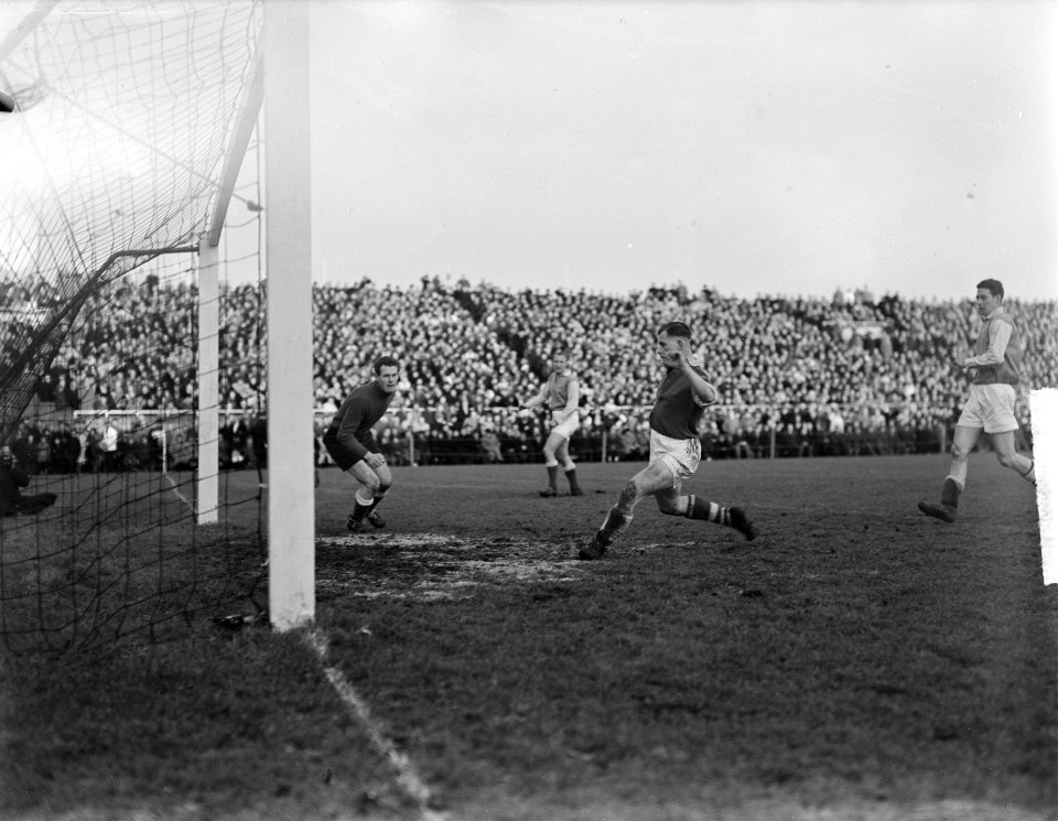 Ajax tegen Blauw-wit 1-1. Doelpunt Ajax, Bestanddeelnr 903-1690