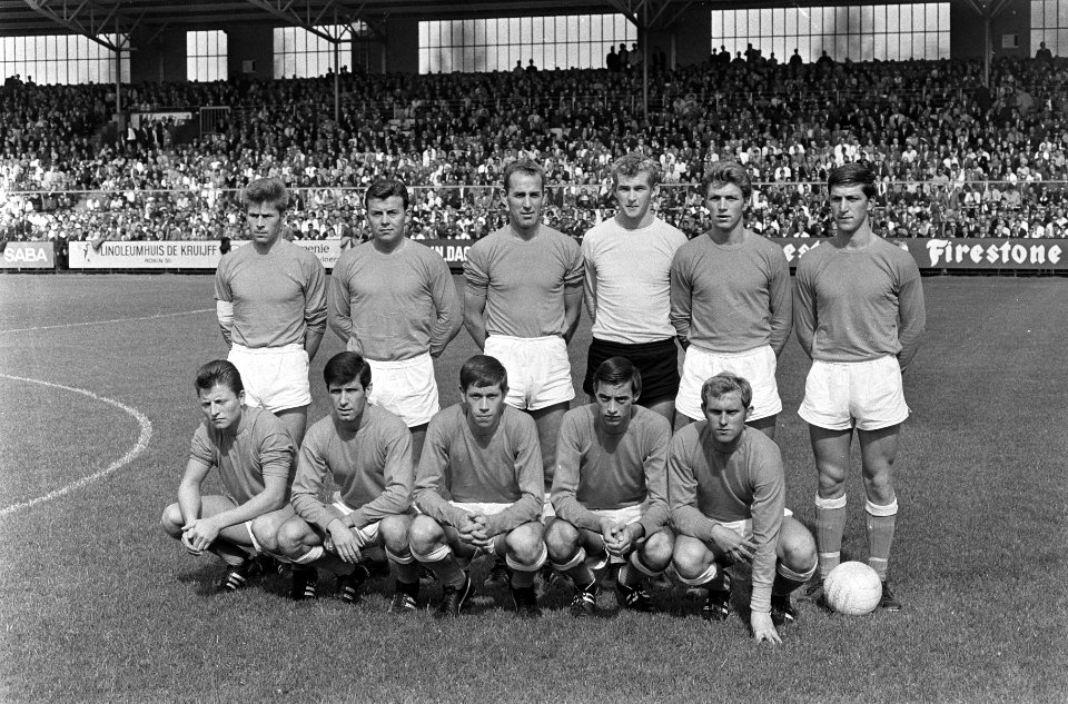 Ajax tegen Volendam 7-1. Elftal Volendam, Bestanddeelnr 920-6889