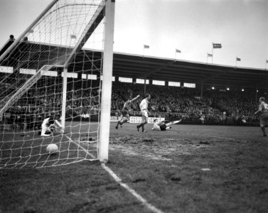 Ajax tegen Volewijckers (2-1) Doelpunt van Piet Keizer (1-0), Bestanddeelnr 913-2738