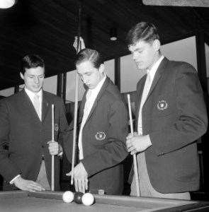 Ajax in KNVB-sportcentrum Zeist, biljarten Suurbier, Cruijff en Hulshof, Bestanddeelnr 920-1186