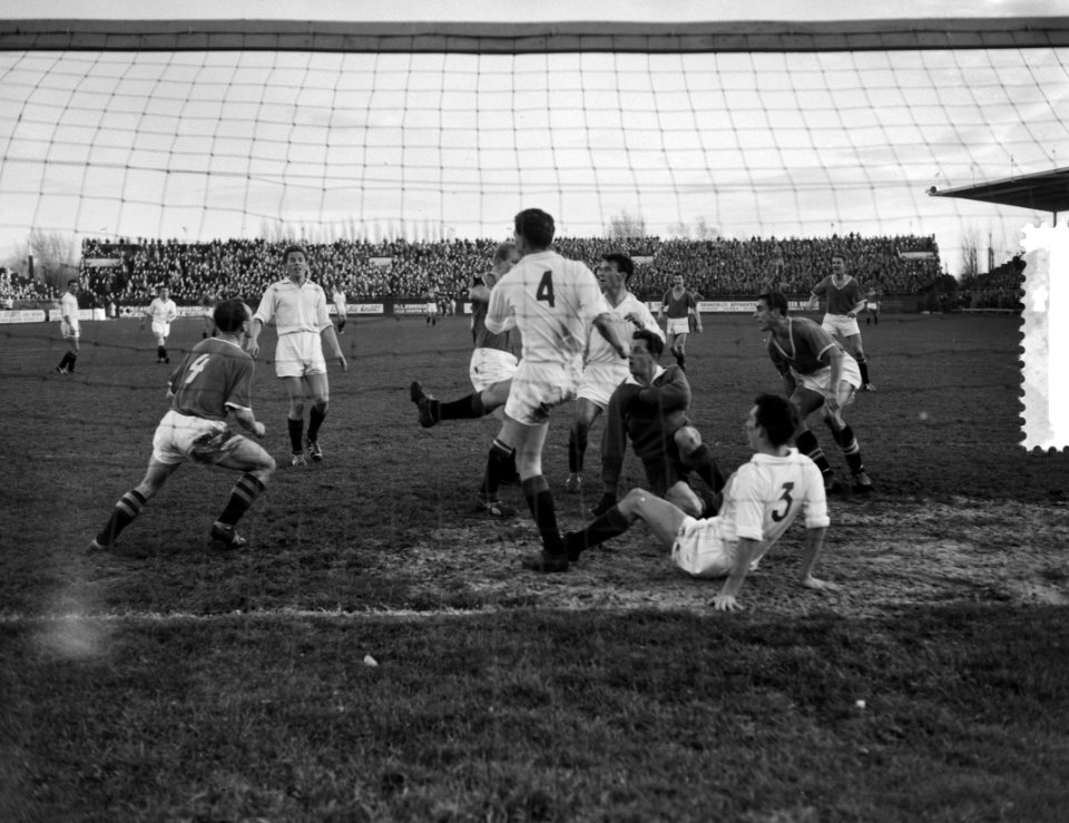 Ajax tegen ADO 3-0, misverstand ADO achterhoede, Bestanddeelnr 910-8520