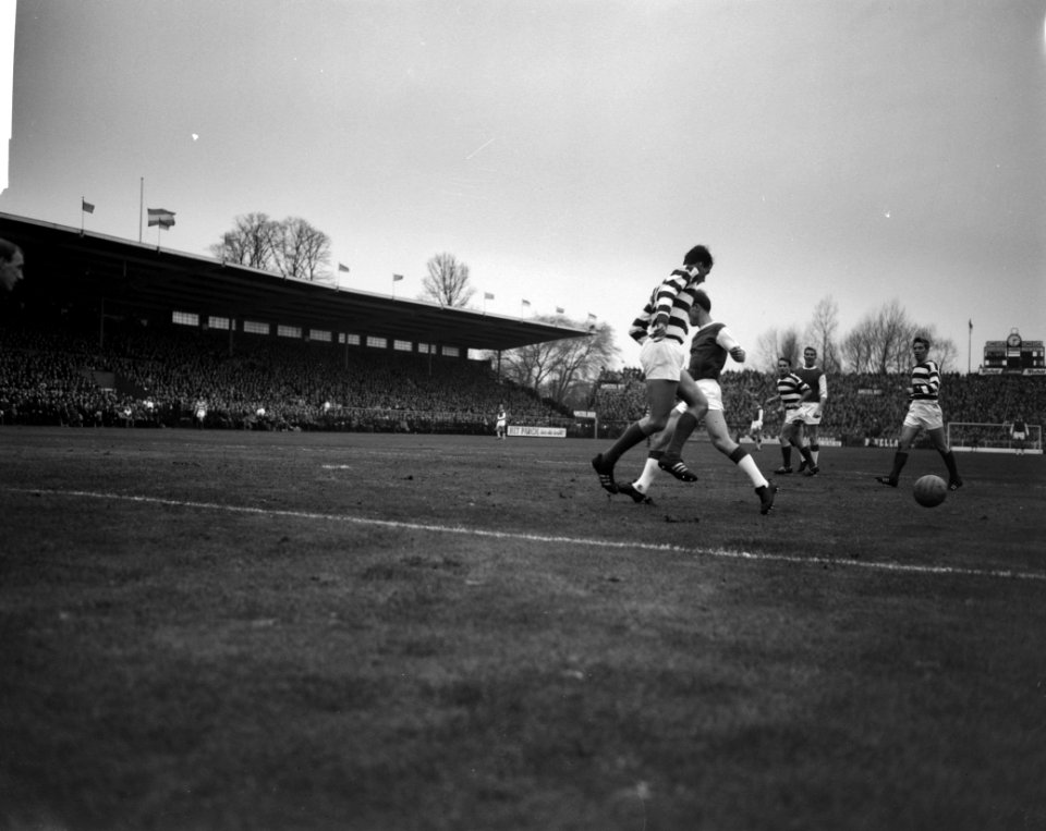 Ajax tegen Blauw-Wit 1-1 Spelmoment, Bestanddeelnr 915-7771