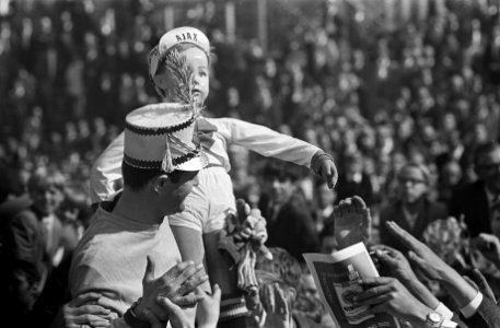 Ajax kampioen, Gert Bals op schouders, Bestanddeelnr 920-2840
