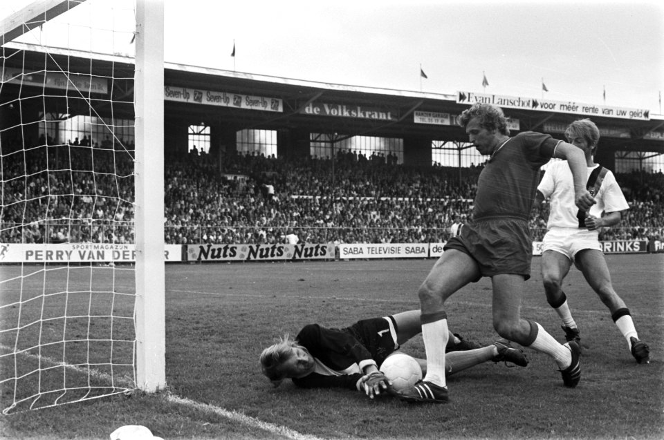 Ajax tegen Borussia Mönchengladbach 4-3, Piet Keizer in actie, Bestanddeelnr 924-7978