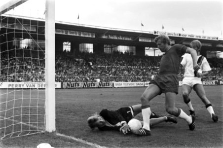 Ajax tegen Borussia Mönchengladbach 4-3, Piet Keizer in actie, Bestanddeelnr 924-7978