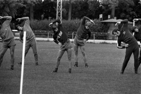 Ajax elftal traint voor wedstrijd tegen Dynamo Dresden Amsterdam, training vln, Bestanddeelnr 924-9309