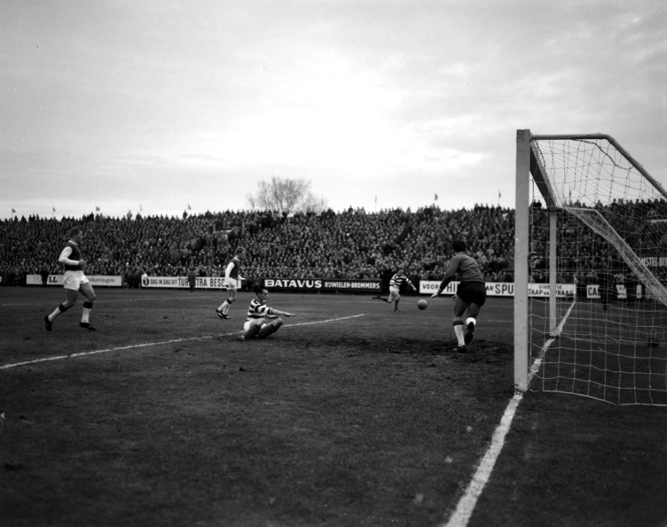 Ajax tegen Blauw-Wit 1-1 Spelmoment, Bestanddeelnr 915-7774