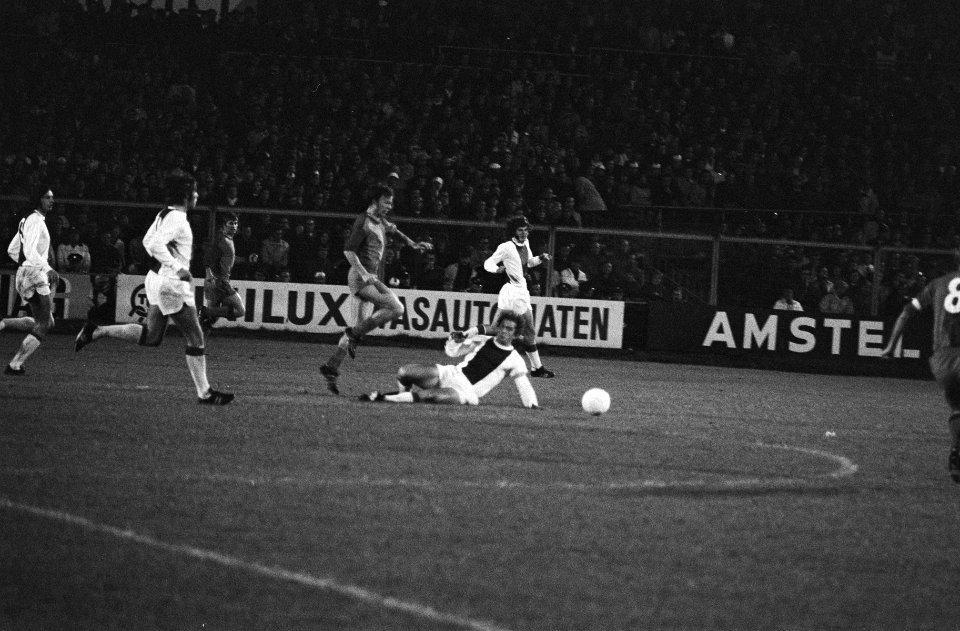 Ajax tegen Basel 3-0 om Europa Cup I, Bestanddeelnr 923-9450