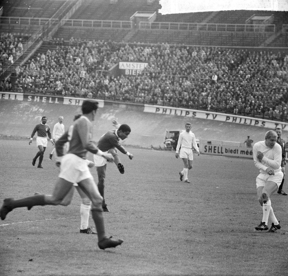 Ajax tegen Benfica 2-1, Eusébio in actie, Bestanddeelnr 917-7451