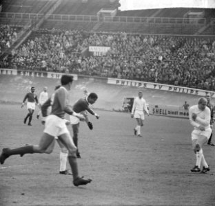 Ajax tegen Benfica 2-1, Eusébio in actie, Bestanddeelnr 917-7451