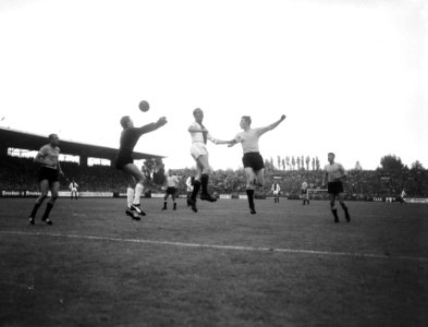 Ajax tegen DOS, Ruitenbeek in duel met Groot (Ajax), Bestanddeelnr 918-0950