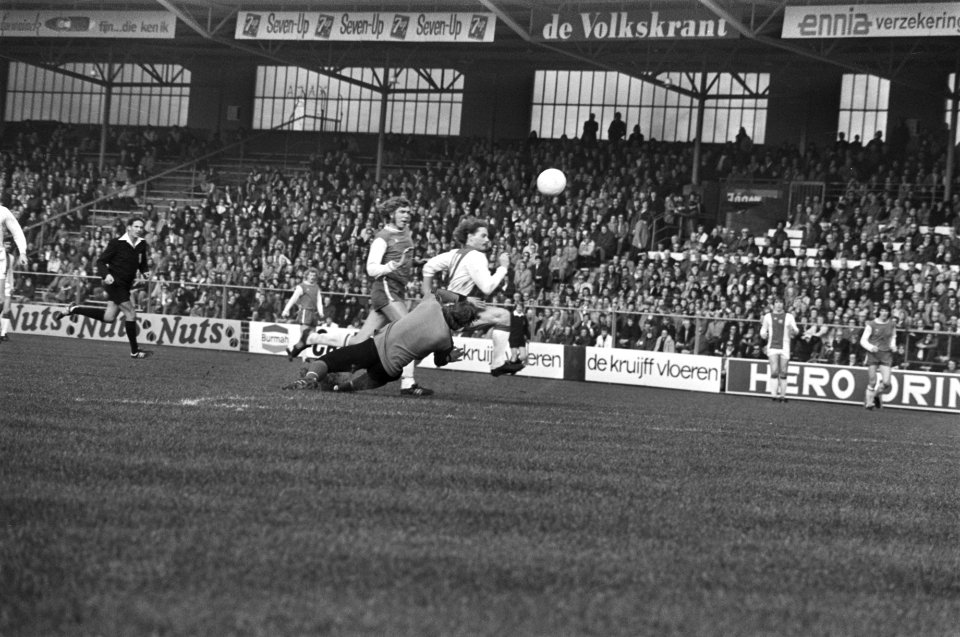 Ajax tegen AZ 67 2-0 Steffenhagen in aktie, Bestanddeelnr 928-4274