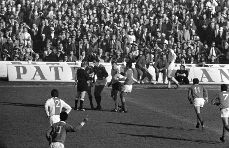 Ajax tegen Benfica 3-0, beslissingswedstrijd kwartfinale Europacup I te Parijs s, Bestanddeelnr 922-1697
