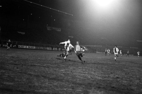 Ajax tegen Carl Zeiss Jena 5-1. Cruijff in aktie, Bestanddeelnr 923-3382
