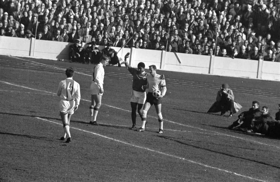 Ajax tegen Benfica 3-0, beslissingswedstrijd kwartfinale Europacup I te Parijs s, Bestanddeelnr 922-1705