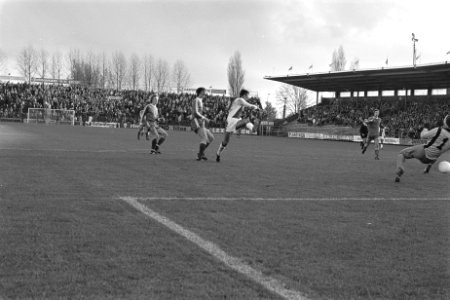 Ajax tegen Den Haag 3-2, Ling maakt 3-0, Bestanddeelnr 929-4357