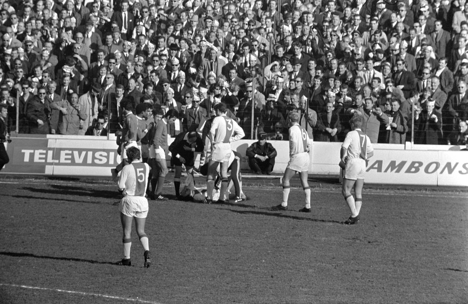 Ajax tegen Benfica 3-0, beslissingswedstrijd kwartfinale Europacup I te Parijs s, Bestanddeelnr 922-1704
