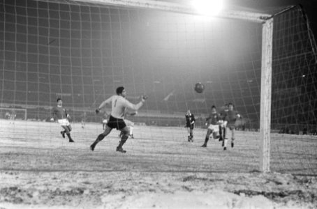 Ajax tegen Benfica 1-3, (kwartfinale Europacup I ) Danielson (onzichtbaar achter, Bestanddeelnr 922-0974