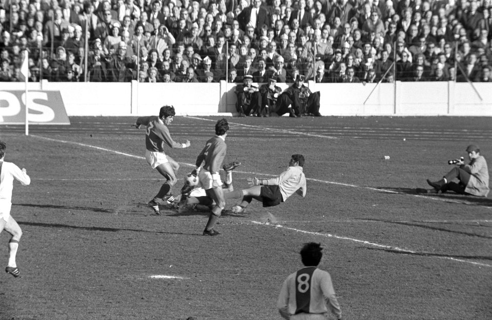 Ajax tegen Benfica 3-0, beslissingswedstrijd kwartfinale Europacup I te Parijs s, Bestanddeelnr 922-1703