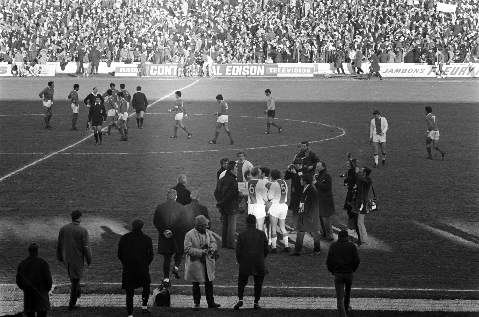 Ajax tegen Benfica 3-0, beslissingswedstrijd kwartfinale Europacup I te Parijs s, Bestanddeelnr 922-1715