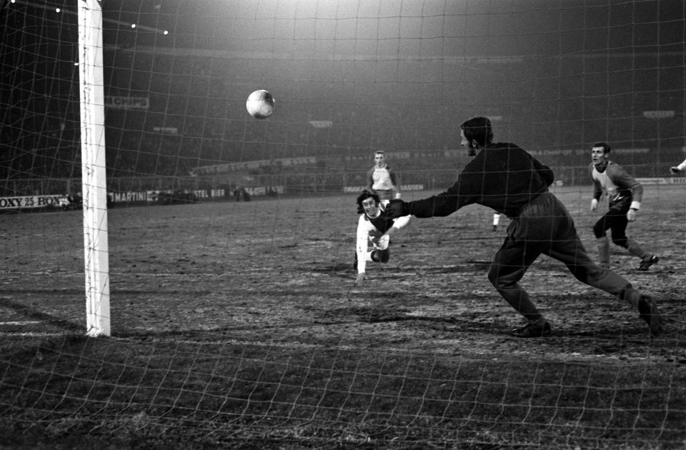 Ajax tegen Carl Zeiss Jena 5-1. Swart maakt 2-1 met kopbal, Bestanddeelnr 923-3384