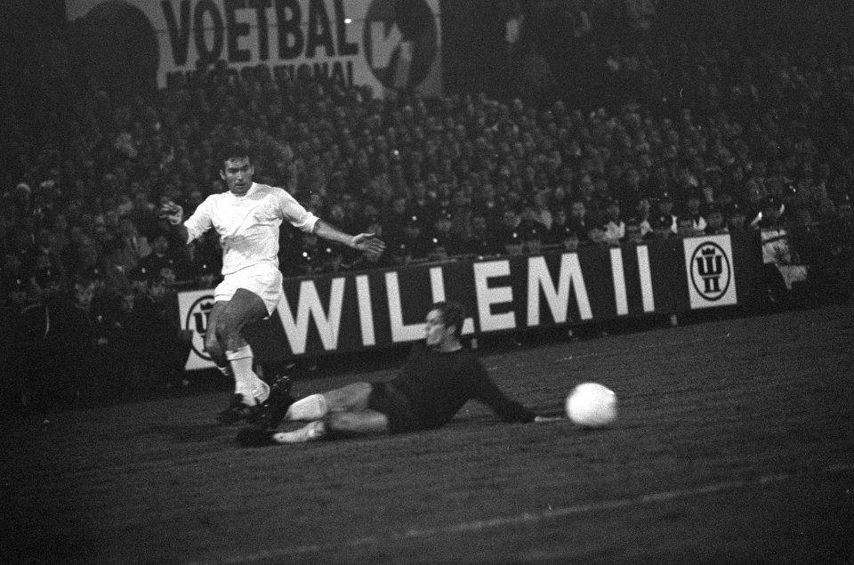 Ajax tegen Real Madrid 1-1 in Olympisch Stadion . Spelmomenten, Bestanddeelnr 920-7230