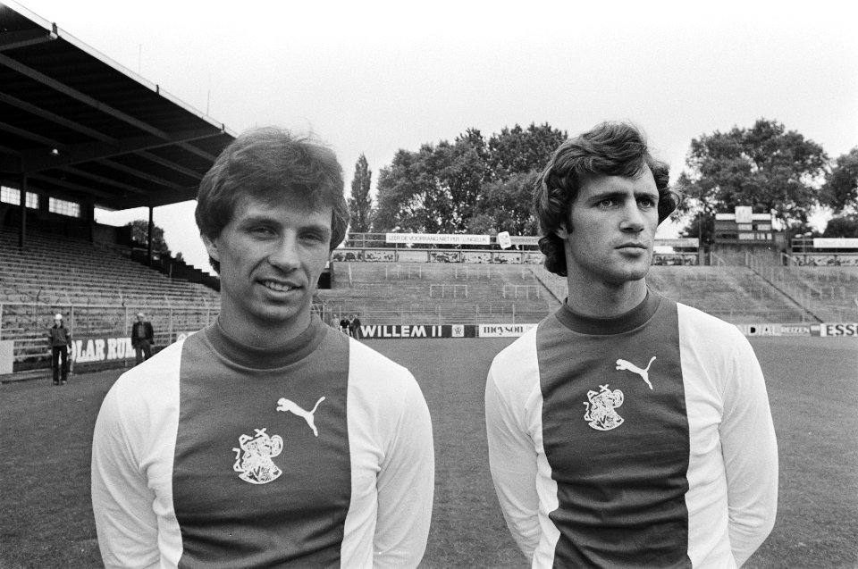 Ajax presenteert nieuwe selectie (Amsterdam) nr. 3, 4 Evertse en Lubecke, Bestanddeelnr 929-2668