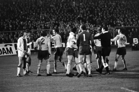 Ajax tegen Arsenal 2-1, kwartfinale Europacup I ruziemakende spelers, Bestanddeelnr 925-4431