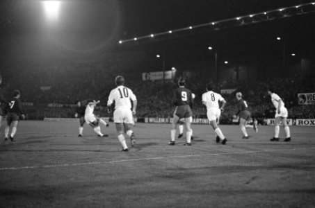 Ajax tegen Real Madrid 1-1 in Olympisch Stadion . Spelmomenten, Bestanddeelnr 920-7229