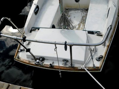 Alberg 22 sailboat Due Point lazarette 2504