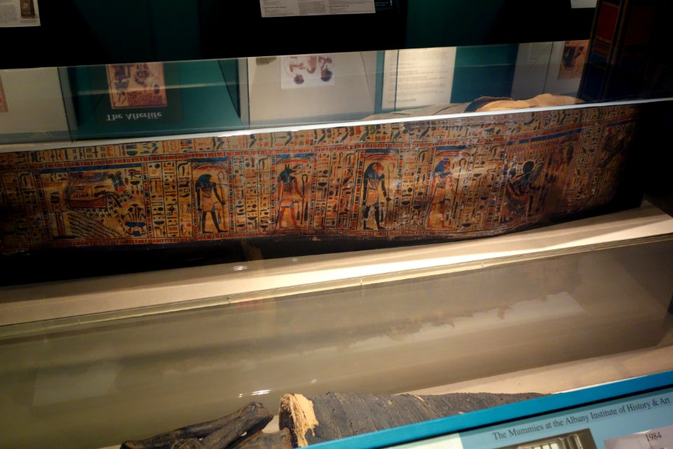 Albany Mummies, coffin for Ankhefenmut, priest of the temple of Mut, Dynasty 21, 1069-945 BC - Albany Institute of History and Art - DSC08193