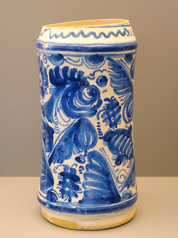 Albarello, Teruel, Spain, 18th century AD, ceramic - Museo Nacional de Artes Decorativas - Madrid, Spain - DSC08223