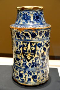 Albarelli pair with European armorial shields, 1 of 2, Syria, 15th century AD, underglaze-painted fritware - Aga Khan Museum - Toronto, Canada - DSC06529