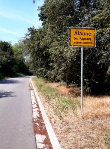 Alaune, Ortseingang