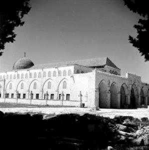 Al Haram esh-Sharif - Tempelberg. Voorplein en Al Aqsamoskee met ingangspartij, Bestanddeelnr 255-5429