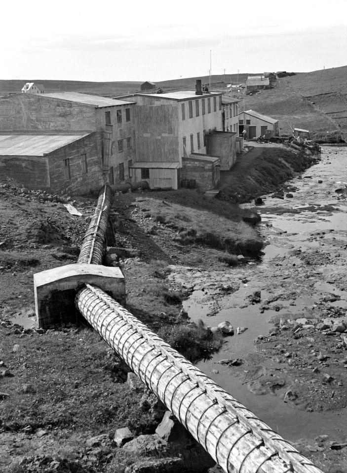 Alafoss Stoomleiding vanuit een warmwaterbron bij de wolfabriek, Bestanddeelnr 190-0348
