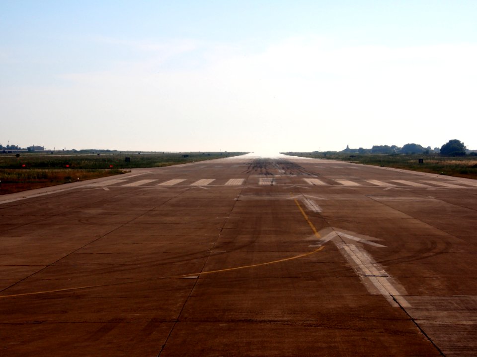 Aktion National Airport, runway 25R
