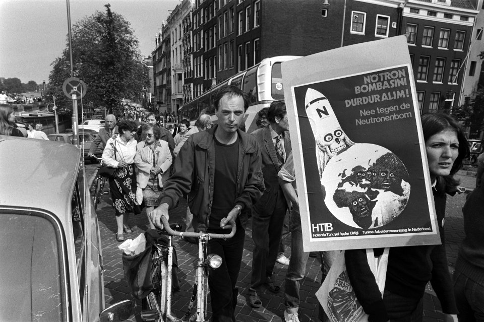 Aktievoerders op weg naar Carré, Bestanddeelnr 931-6421