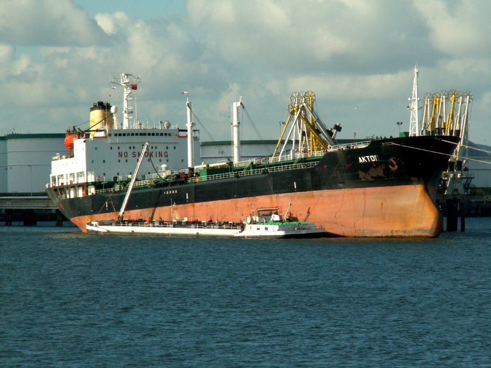 Aktor IMO 8323367 at the '5e Petroliumhaven', Port of Rotterdam, Hollad 29-Apr-2006