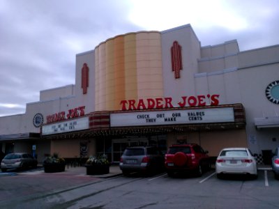 AlabamaTheatrewithTraderJoes