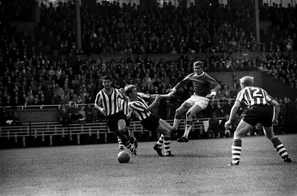 Ajax tegen Sparta 1-3, vlnrvlnr Theo Laseroms, Ad Verhoeven, Ton Kemper,, Bestanddeelnr 916-9007