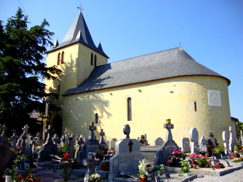 Alçay (Alçay-Alçabéhéty-Sunharette, Pyr-Atl, Fr) église et cimetière avec stèles basques