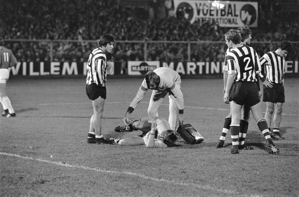 Ajax tegen Sparta (2-2) Sparta-keeper Schrijvers krijgt blessure-behandeling, Bestanddeelnr 923-9306
