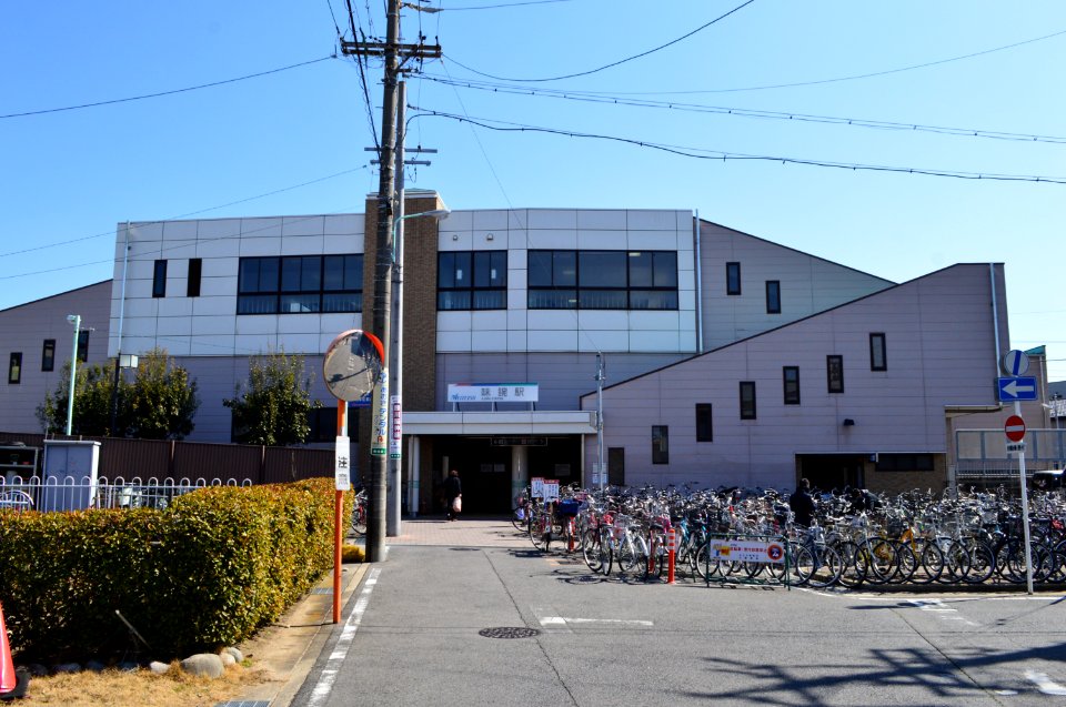 Ajima Station, ekisha