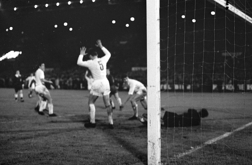 Ajax tegen Real Madrid 1-1 in Olympisch Stadion . Het afgekeurde doelpunt van Nu, Bestanddeelnr 920-7219