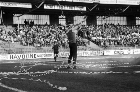 Ajax tegen Roda JC 3-0, KNVB-beker Jongbloed in de serpentines, Bestanddeelnr 930-0038
