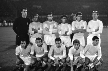 Ajax tegen Real Madrid 1-1. Elftal Real Madrid Junquera, Calpe, De Felipe , Sa, Bestanddeelnr 920-7233