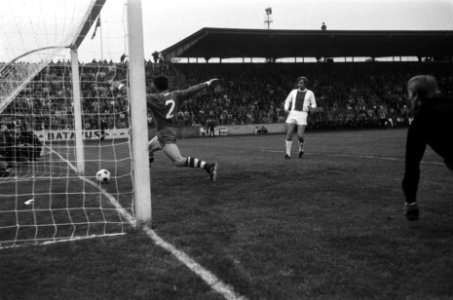 Ajax tegen PSV in s-Hertogenbosch 2-0 Ajax wint KNVB-beker Keizer (rechts) sco, Bestanddeelnr 923-5504