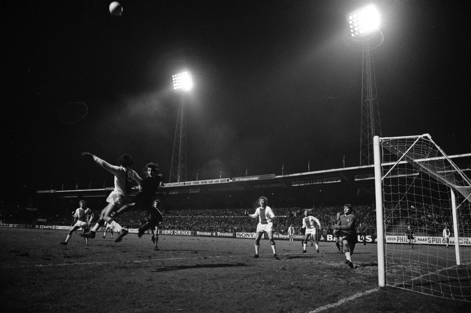 Ajax tegen Spartak Trnava 2-0, spelmoment onder 2 (van 4) nieuwe lichtmasten, ov, Bestanddeelnr 925-1717